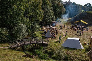 Veranstaltung der lebendigen Archäologie „Die Eisengeschichte von Daubariai“ im Bezirk Mažeikiai, September 2023. 