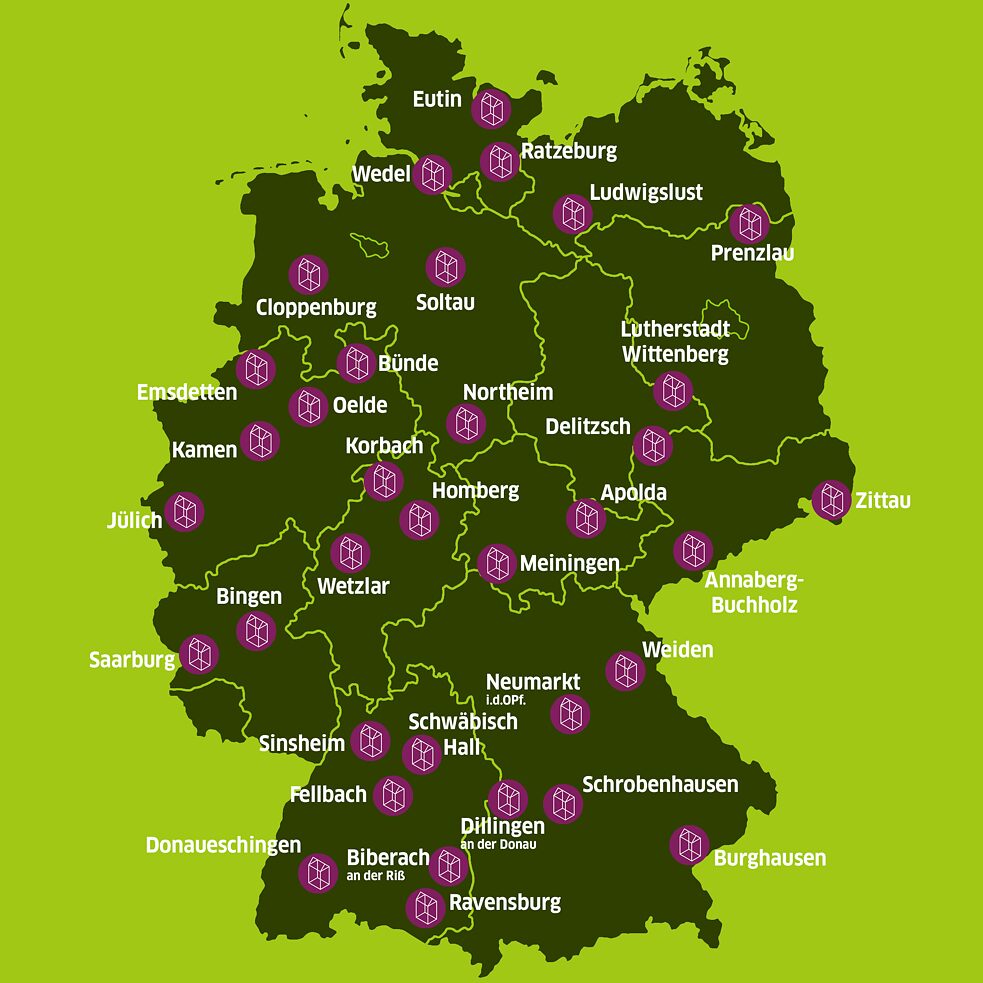 Grafische Deutschlandkarte mit den eingezeichneten Standorten der Infohäuser