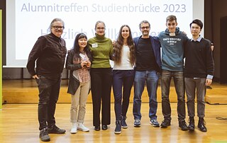 The participants in the science slam at the alumni meeting at TU Dortmund University.