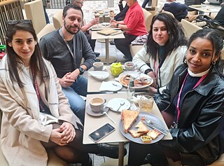 Berlinale Blogger Ahmed Shawky traf die jordanische Regisseurin Zain Duraie (rechts hinten), die palästinensische Schauspielerin Maria Zreik (links) und die sudanesische Regisseurin Fatima Wardy in Berlin.