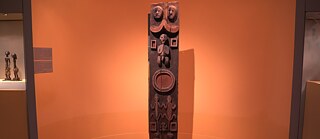 The “Blue-Rider-Post” is a wooden block that is decorated with many carvings.