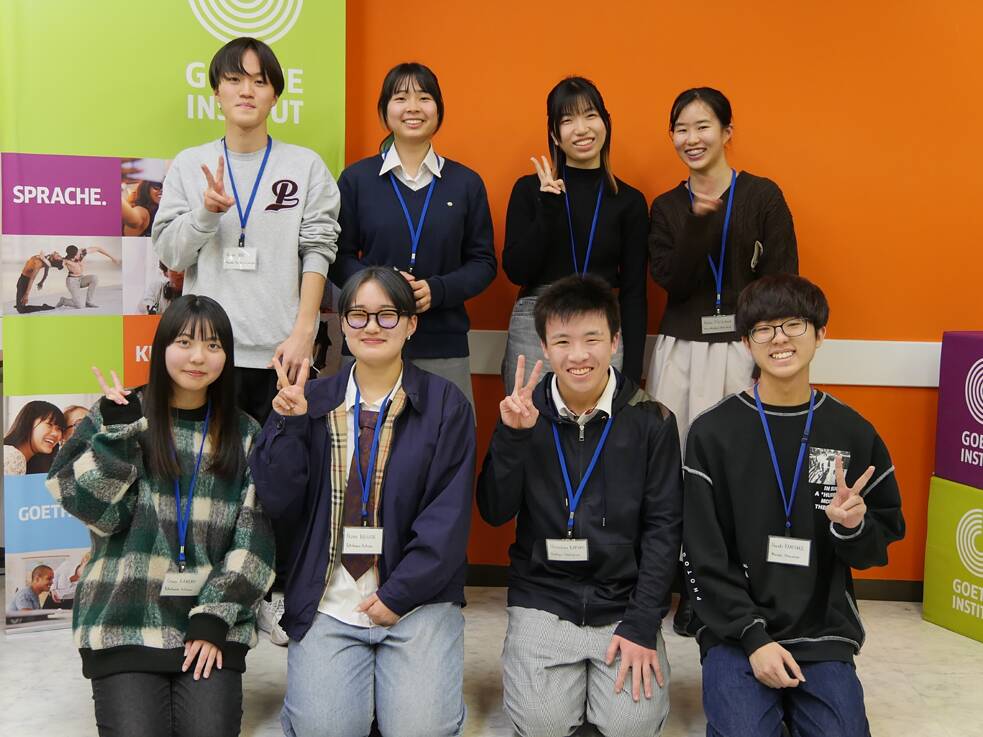 JAPAN - Am 20. März 2024 beschäftigten sich die deutschbegeisterten Teilnehmenden ganztags mit den schriftlichen Prüfungen und Gruppenpräsentationen. Es wurden auch neue Freundschaften geschlossen.