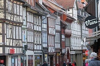 Die historische Lange-Geismar-Straße sieht nicht nur schön aus, sondern bietet auch viele Einkaufsmöglichkeiten.