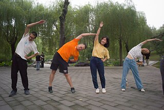 A hearing-impaired friend Gui Hua (Wang Yiming) facilitated the workshop together with choreographer Wang Xuanqi. 