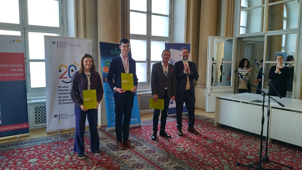 SLOWAKEI - Die Finalisten dieses Vorentscheides sind Katarína Ollé und Aleš Gabriel. Außerdem wir die Begleitlehrkraft Béla Bártok mit nach Deutschland reisen. 