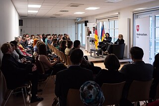 Lesung und Gespräch mit Deniz Utlu in der Vertretung des Landes Niedersachen bei der EU - April 2024