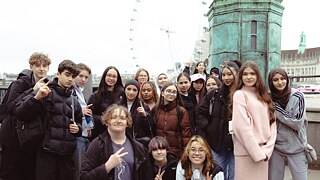 Die Teilnehmenden besichtigen die Londoner Wahrzeichen.