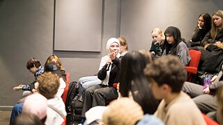 Die Filmvorführung am Ende des Austausches bietet die Gelegenheit, das Erarbeitete auf der großen Leinwand zu sehen und es gemeinsam zu diskutieren.