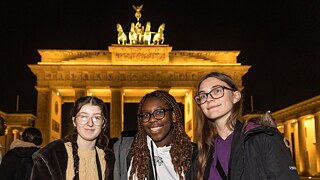 Die Teilnehmenden besuchen die wichtigsten Wahrzeichen der Stadt.