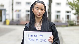 Im Empowerment Workshop setzen sich die Teilnehmenden mit ihrem Erleben in der Welt und Gesellschaft auseinander. 