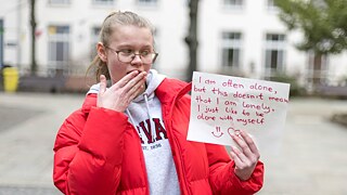 Im Empowerment Workshop setzen sich die Teilnehmenden mit ihrem Erleben in der Welt und Gesellschaft auseinander. 