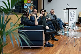 18.04.2024 - Amigos Kafka - Seitenansicht der Gesprächspartner.