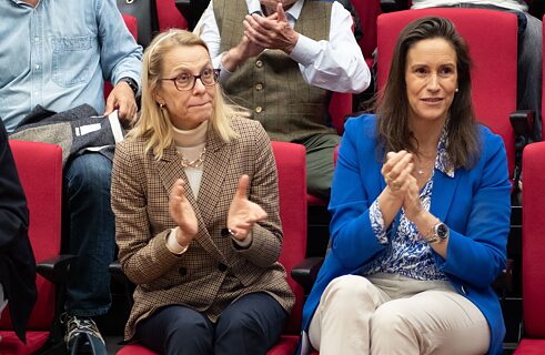 10.04.2024 - Europa piensa Madrid - EU-Wahlen - Momentaufnahme vom Publikum.  Botschafterin Gosse und Maria Adalid, eine der Mitglieder des Freundeskreises Amigos Goethe-Institut España,  