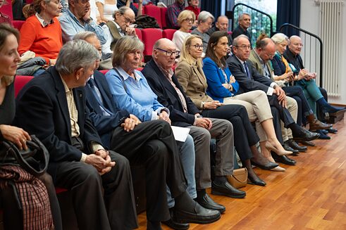 10.04.2024 - Europa piensa Madrid - EU-Wahlen - Momentaufnahme vom Publikum.  Die komplette erste Reihe.