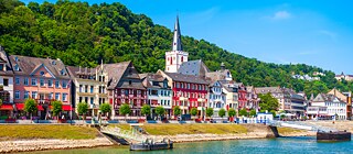 Locally grown wine can be enjoyed in one of the many taverns by the Rhine at St Goarshausen. 