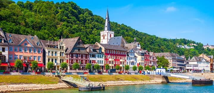 Locally grown wine can be enjoyed in one of the many taverns by the Rhine at St Goarshausen. 