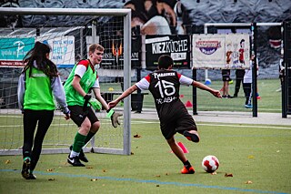 Während des Fußballcamps kommt die Zeit auf dem Fußballplatz nie zu kurz.