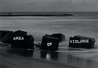 Atlantic Wall von Magdalena Jetelová, Fotografie 1995