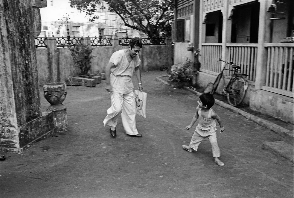 Roshan Seth plays with Mickey on the set of Such A Long Journey, Bombay 1999 Photograph©1999 Sooni Taraporevala