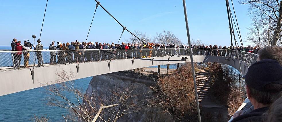 Die hängende Aussichtsplattform „Skywalk“ bietet nicht nur einen spektakulären Ausblick auf die Felsformation des Königsstuhls – sie ist auch sicher trotz Erosion und abbröckelndem Gestein.