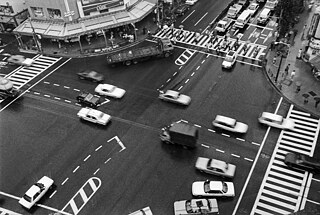 Tokyo crossing, 1988  Photograph©1988 Sooni Taraporevala
