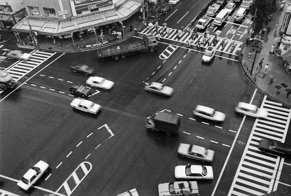 Tokyo crossing, 1988  Photograph©1988 Sooni Taraporevala