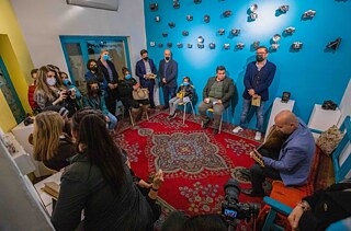 Musikalische Performance auf der Helan Ausstellung von Amanj Ameen