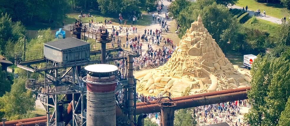 Sogar an den Bau der weltgrößten Sandburg hat man sich auf dem Gelände herangewagt.