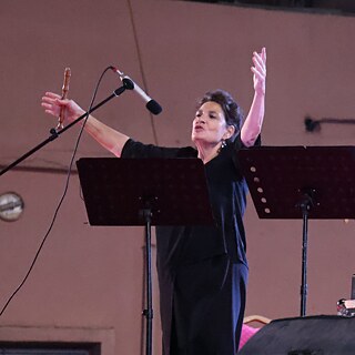 The Musician Danya Segal thanking the audience after the performance