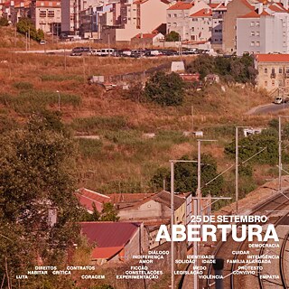 Blick auf eine Landschaft und eine Stadt