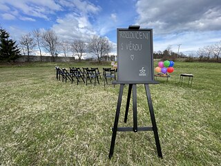 „Poslech dvou populárních písní není podle mě pohřeb.“