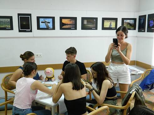 Підлітки в таборі в Румунії