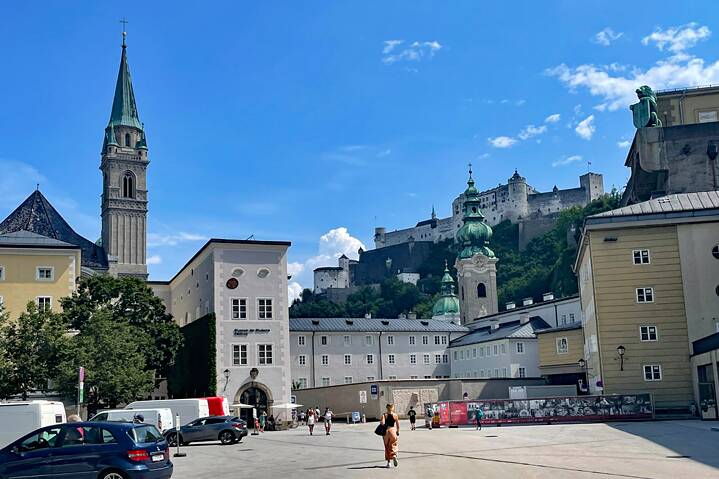 Blick in Richtung der Erzabtei St. Peter unterhalb der Festung Hohensalzburg