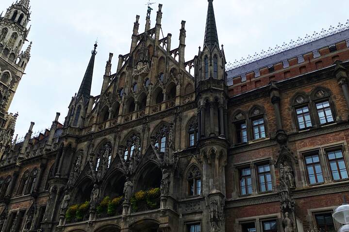 Das Neue Rathaus am Marienplatz in München, im neugotischen Stil erbaut.