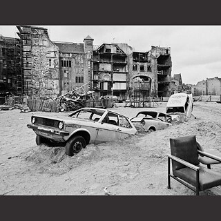 Zwart wit foto van Club Tacheles in Berlijn,1990
