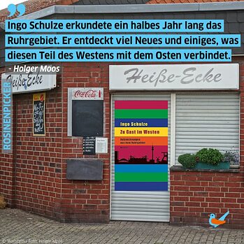 Foto af en bygning af mursten. En lukket kiosk eller bager eller noget lignende. Der står Heiße-Ecke over den tidligere butik.