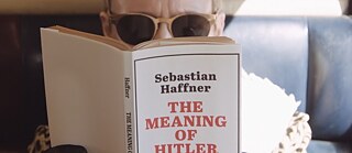 Foto einer Szene des Filmes The Meaning of Hitler