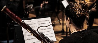 Eine Frau die Fagott spielt