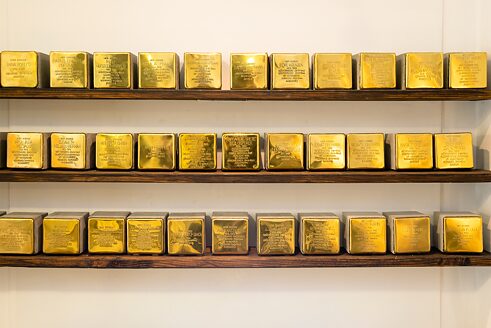 Fertige Stolpersteine zum Versand bereit!