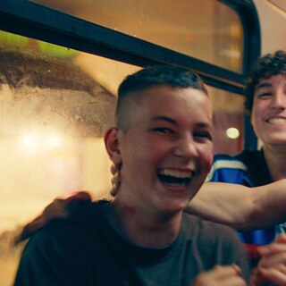 Scene from ''Sonne und Beton“(Sun and concrete): Lukas with friends in the bus