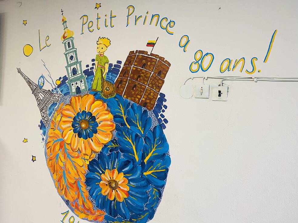 Škola udržiava blízke väzby s francúzskymi kolegami.