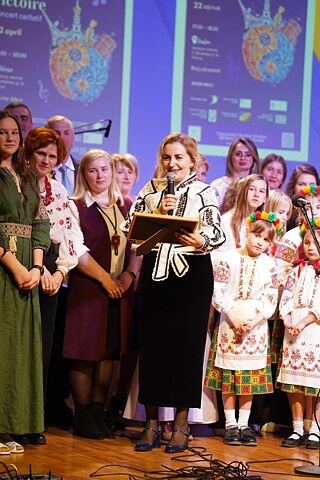 Riaditeľka Medzinárodnej ukrajinskej školy Olena Vnukovska počas koncertu „Spoločne k víťazstvu“