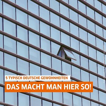 Et åbent vindue set udefra. 