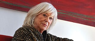 Margarethe von Trotta regarde la caméra