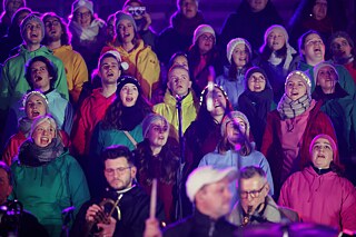 Singers from the St. Stephan youth choir at a sing-along concert in the RheinEnergieStadion in Cologne