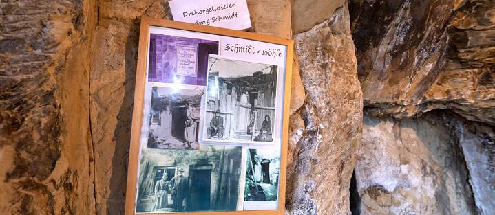 Historic photos depict the barrel organ player Ludwig Schmidt and his wife Karoline, who lived in one of the cave houses.