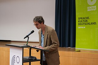 11 Fatma Aydemir - Überraschungsmoment für Fatma Aydemir, als der Student xxxx auf Deutsch einen Auszug vortrug