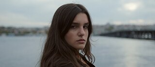 Melia Kara in "Elbow" | Elbow von Aslı Özarslan, 2024