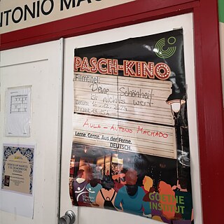 Plakat PASCH-Kino Deine Schönheit ist nichts wert