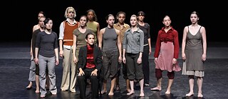 Gesellschaft und Kultur - weibliches Team